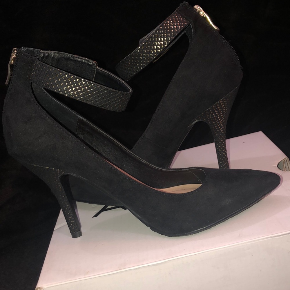 Heels - Picture 2 of 3